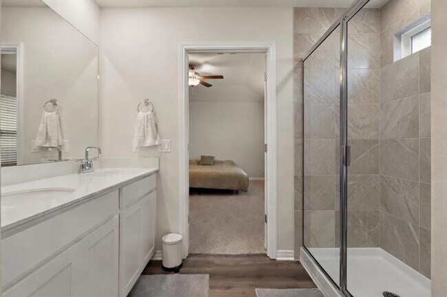 Building Photo - 129 Greenway Ln