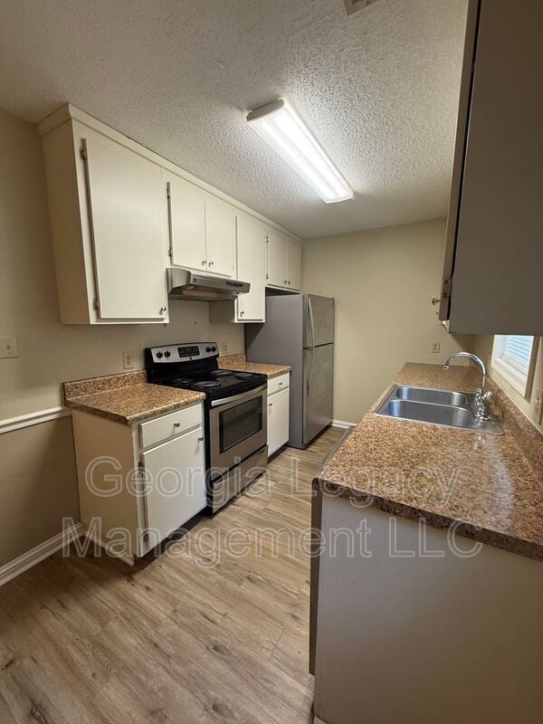Building Photo - 46 Creek Side Dr