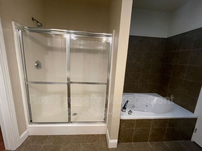 Building Photo - 809 Summer Breeze Dr