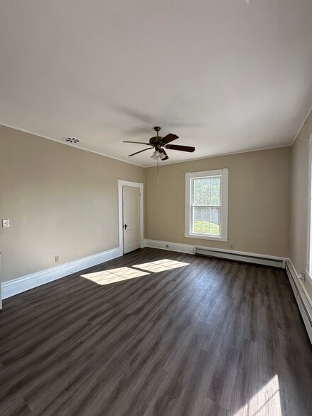 12ft High Ceiling - 9 Buxton Ct