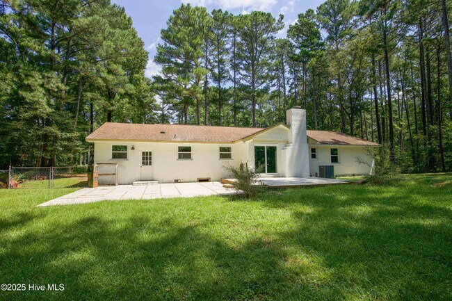 Building Photo - 906 N Glenwood Trail