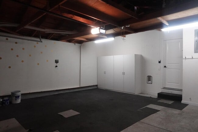 Building Photo - 3195 Edenbank Dr