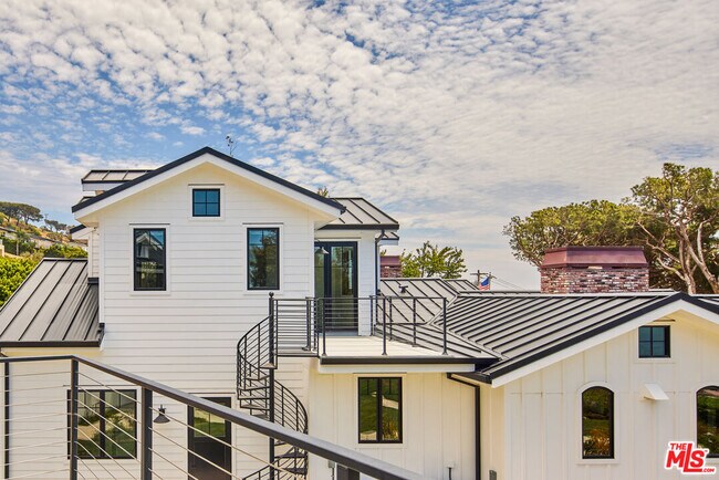 Building Photo - 5561 Horizon Dr