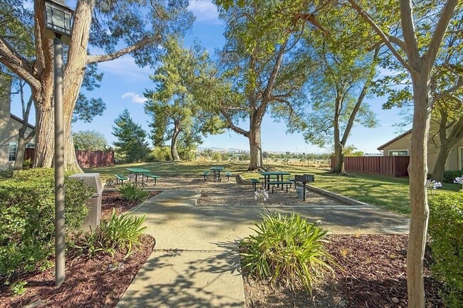 Building Photo - 1446 Chateau Common