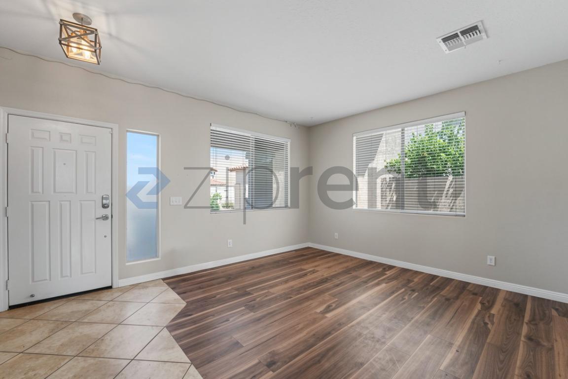 Building Photo - Unit
