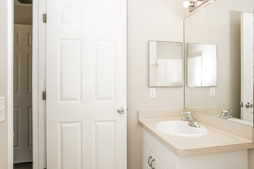 Building Photo - 2090 Switzerland Rd