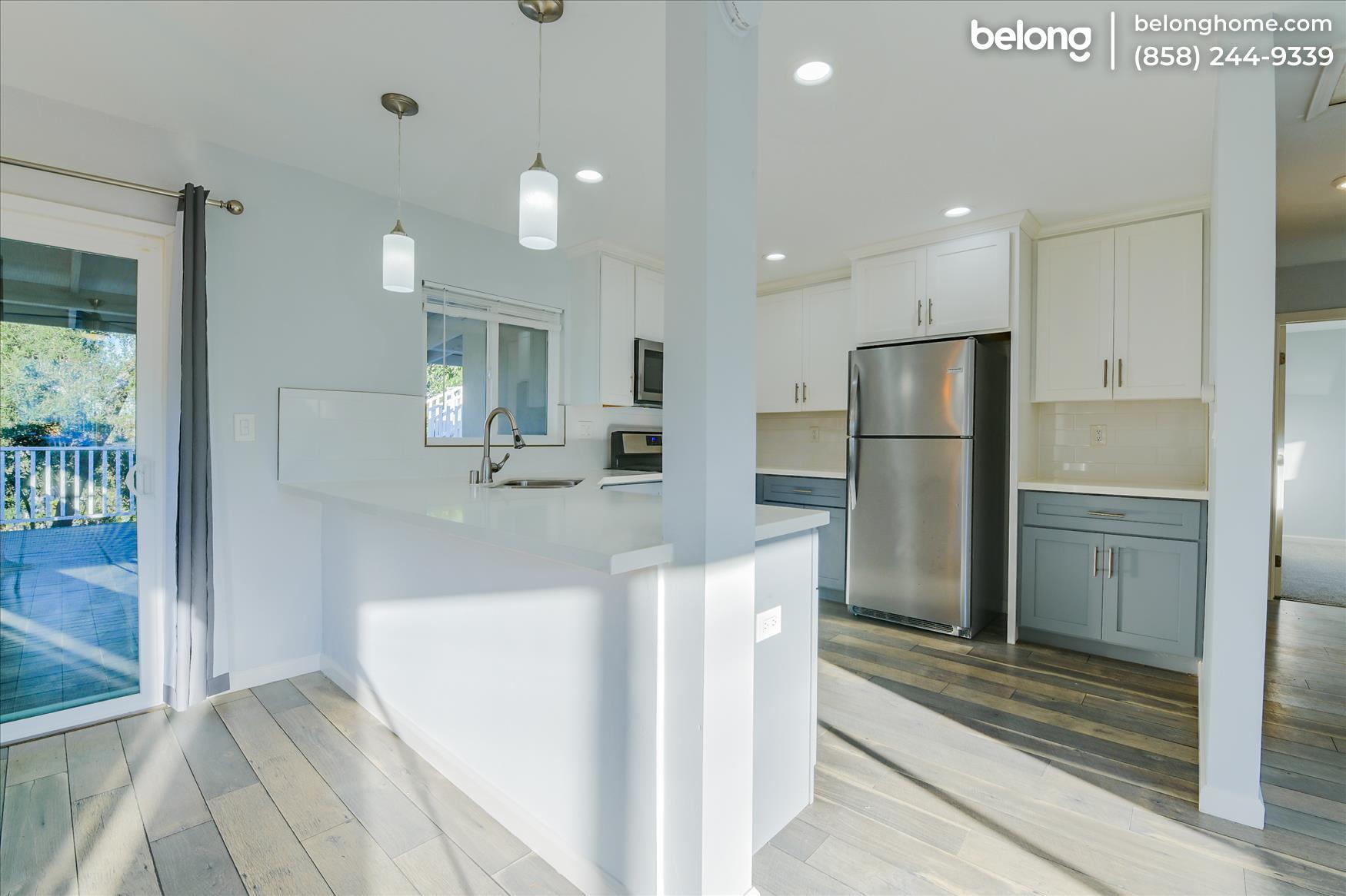 Building Photo - 2563 Roseview Pl