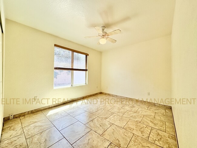 Building Photo - 1628 N Venice Ave