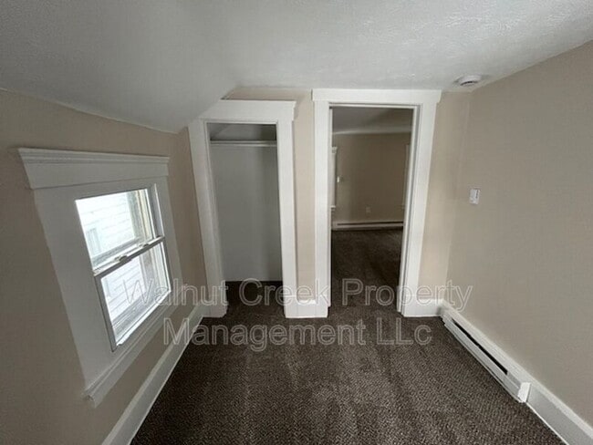 Building Photo - 102 Rush St