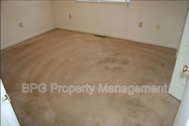 Building Photo - 605 Hamlet Ave