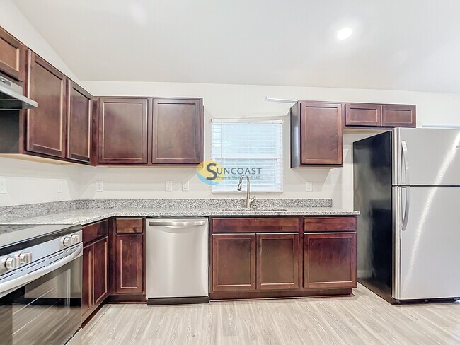 Building Photo - 1039 Birchcrest Blvd