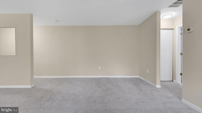 Building Photo - 9653 White Acre Rd