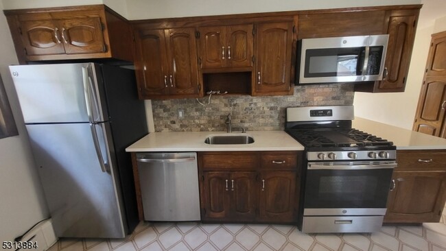 Building Photo - 47 Hackensack Ave