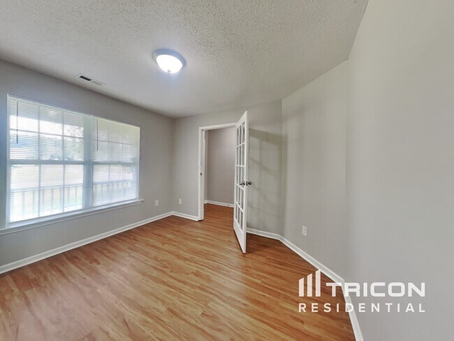 Building Photo - 1802 Bellwick Dr