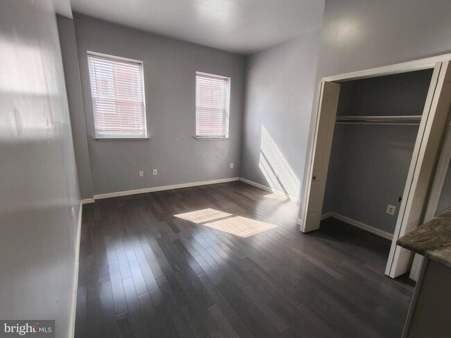 Building Photo - 631 N 11th St
