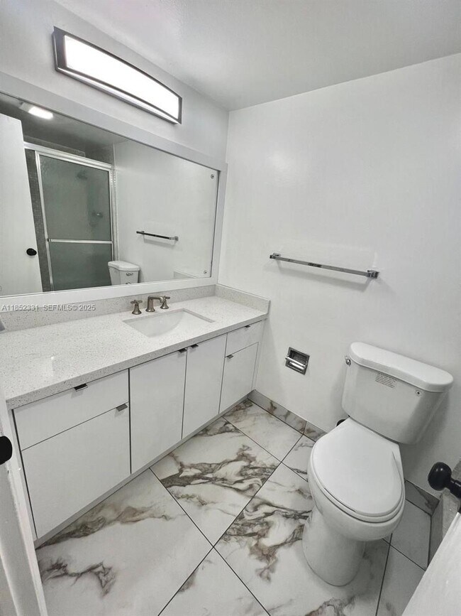 Building Photo - 3000 E Sunrise Blvd