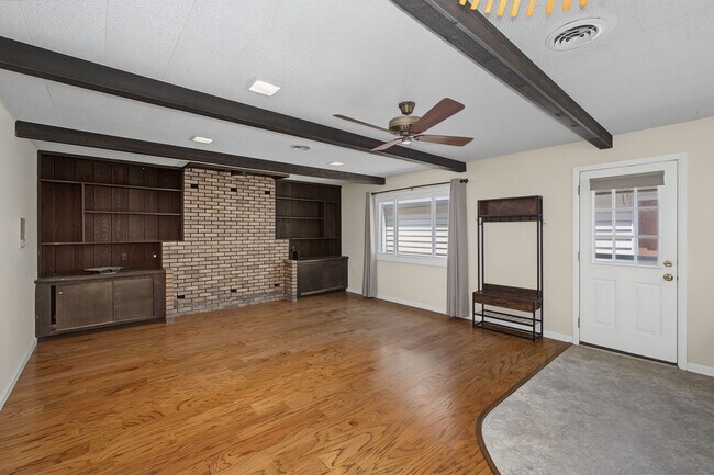 Building Photo - Spacious 3-Bedroom, 2-Bath Home for Rent in Urbana