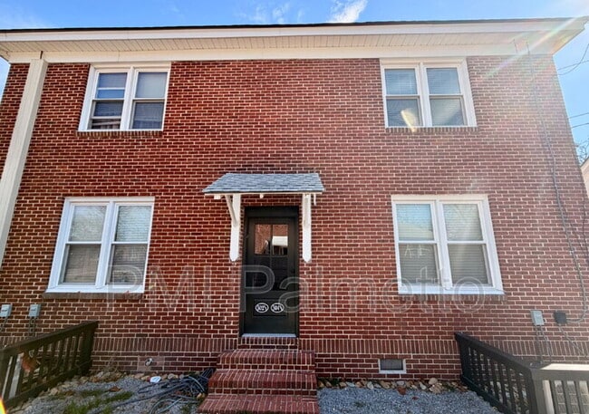 Building Photo - 502 1/2 State Street