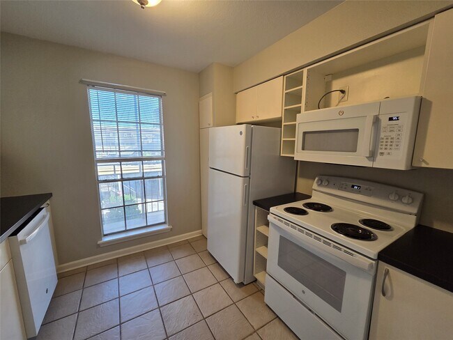 Building Photo - 217 Church St