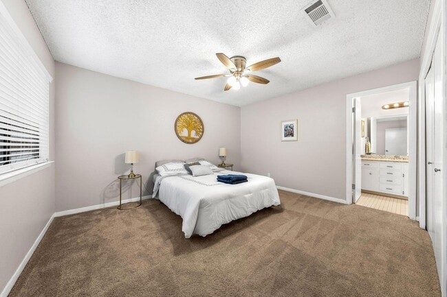 Building Photo - 3222 Tamarron Blvd