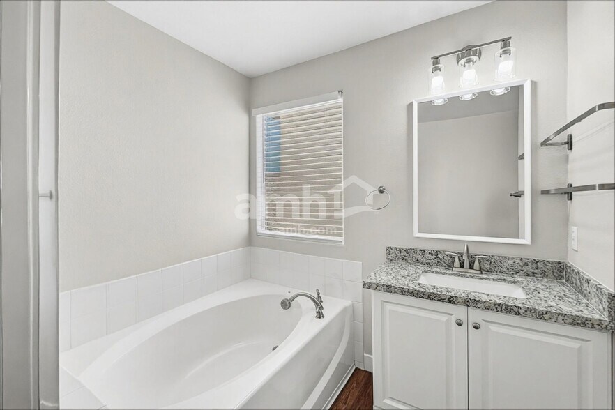Building Photo - 9438 Havasu Canyon Ave