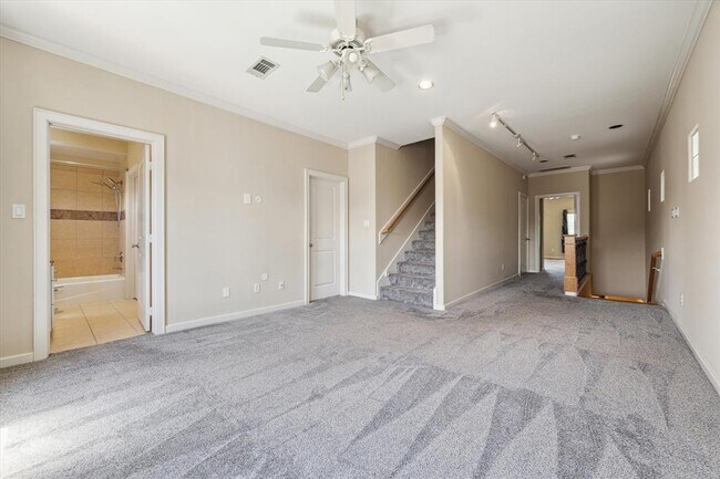 Building Photo - 5512 Val Verde St