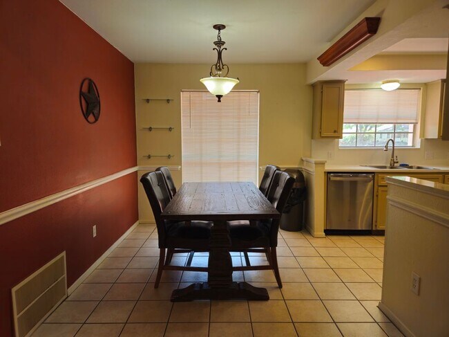 Building Photo - 1515 Desert Quail Ln