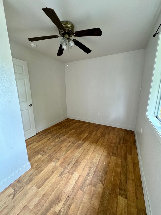 Building Photo - 120 Buena Vista Dr