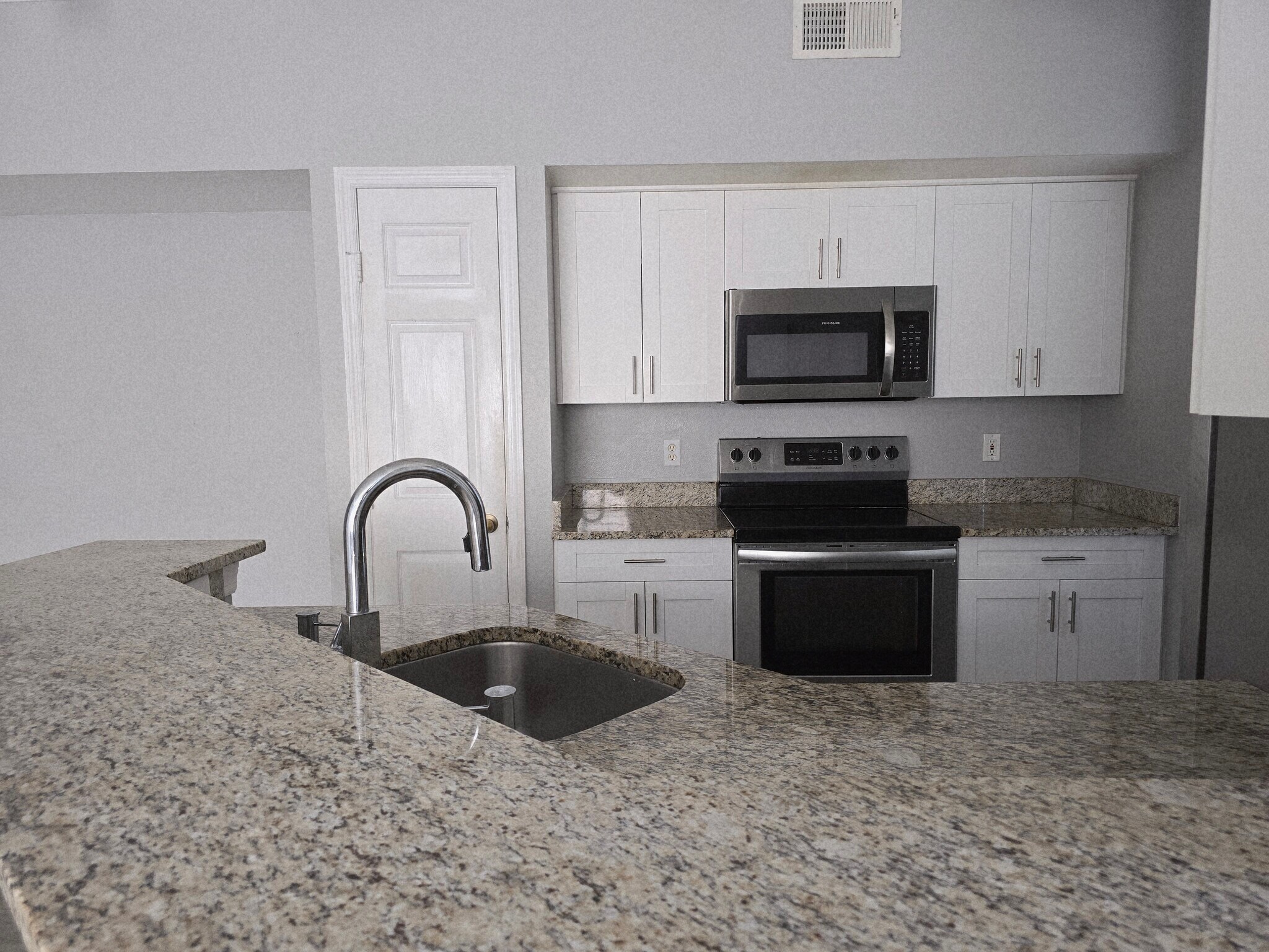 Building Photo - 9058 Lake Chase Island Way
