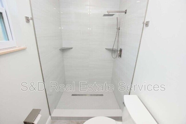 Building Photo - 4208 Ridge Rd