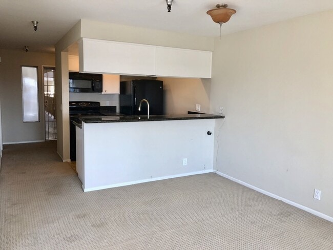Building Photo - Ocean View Corner Unit Condo w/Balcony+Jac...
