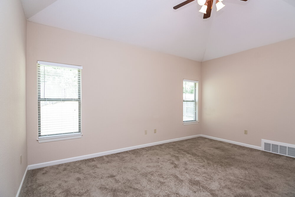 Building Photo - 15 Garden Springs Dr