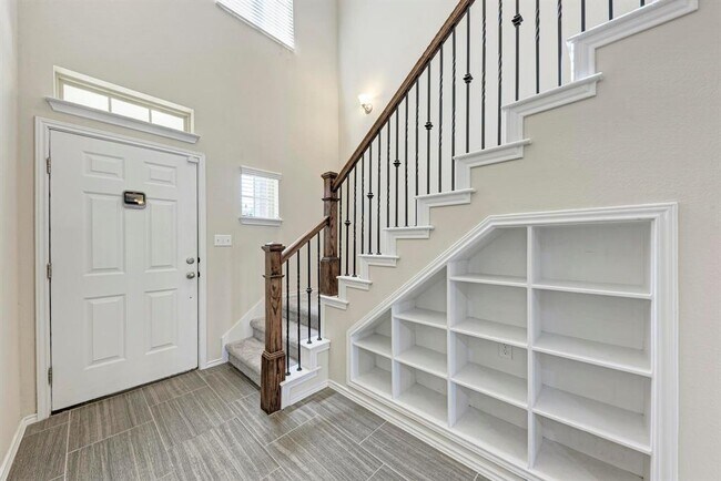 Building Photo - 5320 Ingersoll Ln