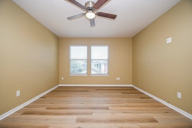 Building Photo - 402 New Hope Ln