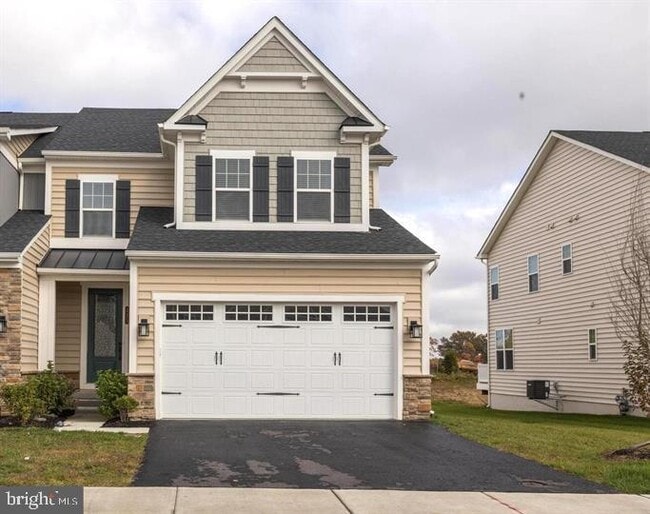 Building Photo - 325 Piper Ln