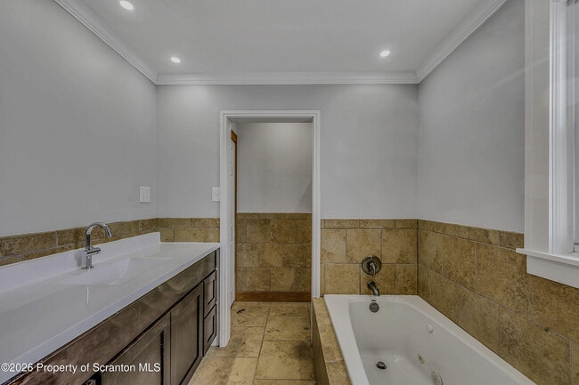 Building Photo - 2124 Shawnee Ave