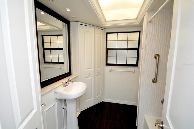 Building Photo - 1313 Mango Ave