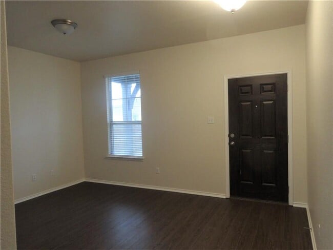 Building Photo - 100 Carlina Lp