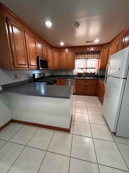 Building Photo - 632 Bellwood Rd