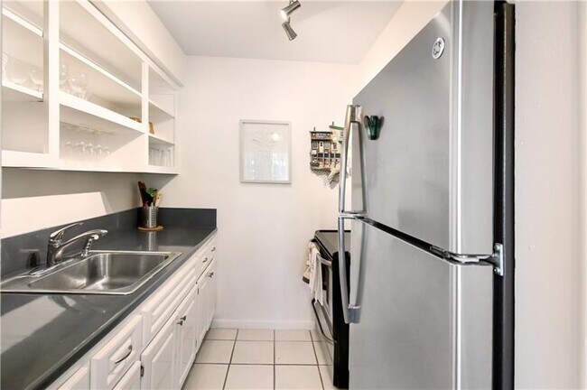 Building Photo - 3230 NE 13th St