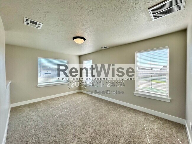 Building Photo - 5925 W Sprig Dr