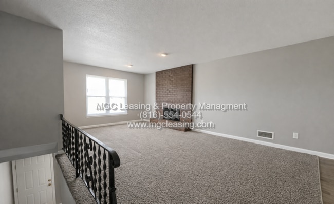 Building Photo - Raytown Duplex Available for Immediate Move-In