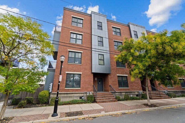 Building Photo - 458 Pacific Ave