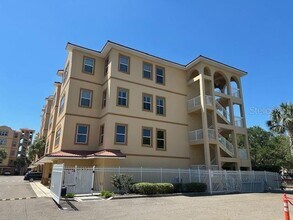 Building Photo - 606 Wells Ct