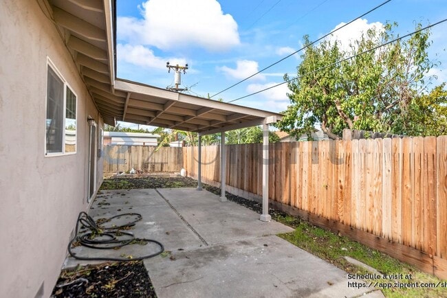 Building Photo - 451 Helen Ave