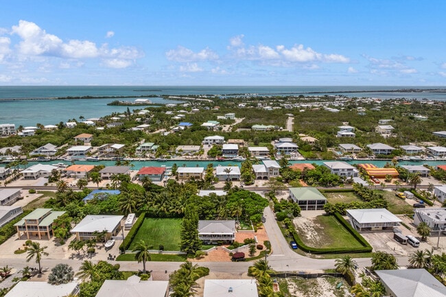 Building Photo - 235 W Seaview Cir