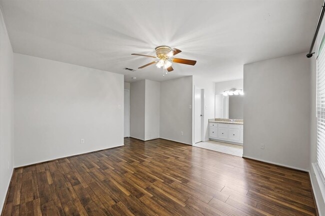 Building Photo - 3218 Sycamore Springs Dr