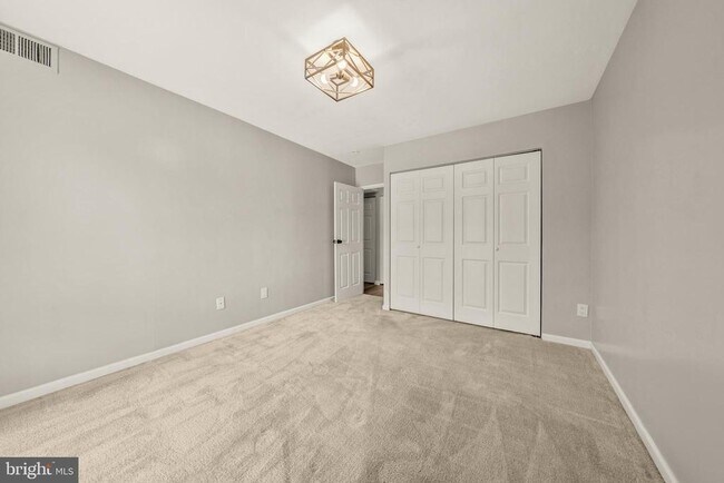 Building Photo - 2045 Royal Fern Ct