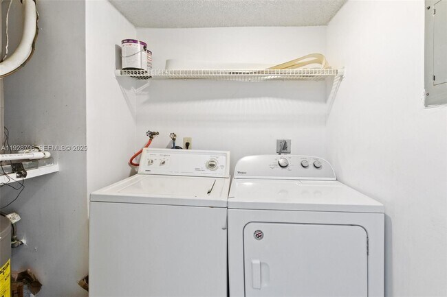 Building Photo - 16400 Golf Club Rd