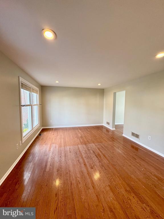 Building Photo - 106 Sunset Way